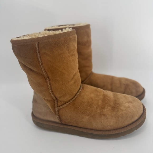 UGG Shoes - UGG Classic Short Shearling Boots Women’s 8 Chestnut Tan Suede Sheepskin Flaw‎